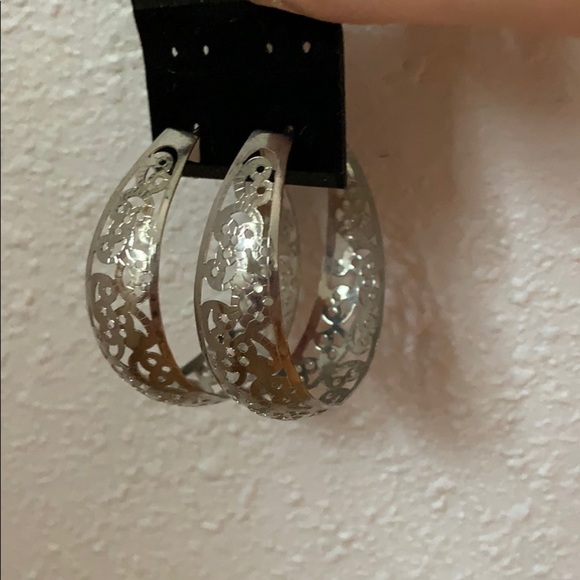 New Lasercut Silver Hoop‎ Earrings - Picture 1 of 4